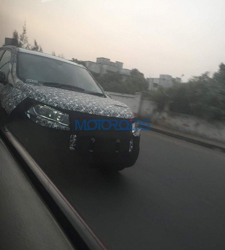 2018-XUV500-facelift-spy-images-10.jpg