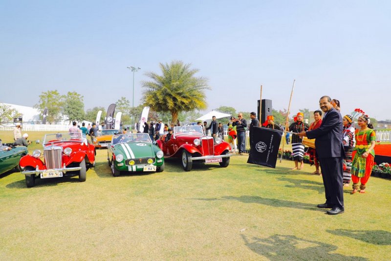 P Balendran, Executive Director, MG Motor India flagging off the MG Classic Cars Drive in Gurga.jpeg