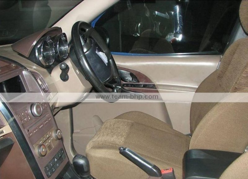 2012_Mahindra_W201_Interior.jpg