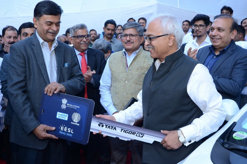 Image 1(L- R)Sh. R.K. Singh, Hon’ble  Minister of Power handing over keys of Tata Tigor EV to Sh.jpg