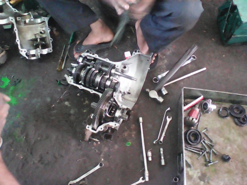 17 - Gear Box Assembling after Cleaning.jpg