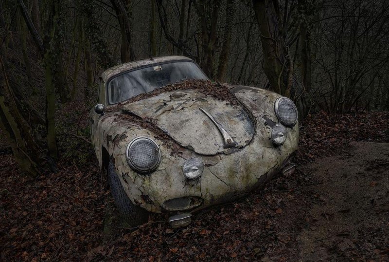 vintage-car-abandoned-7.jpg