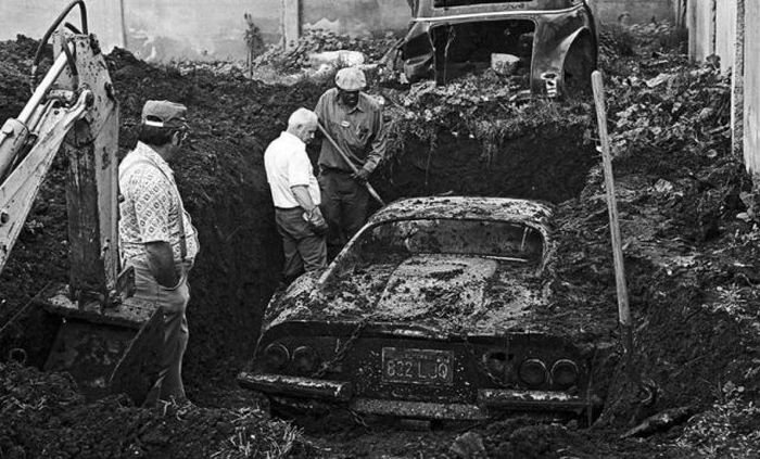 buried-ferrari-1.jpg