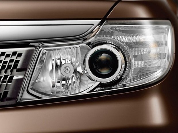 Safari-Storme-headlights.jpg