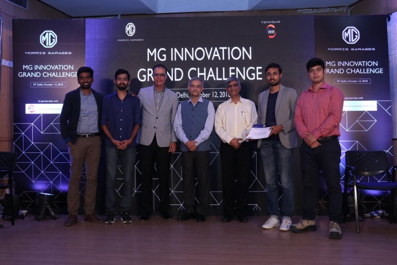 Mr. Rajeev Chaba, President and MD, MG Motor India awarding the Grand Prize Winner Vecmocon Tech.jpg