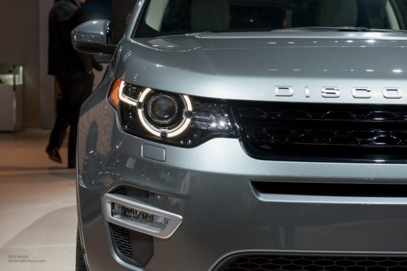 2015-NAIAS-Land-Rover-Discovery-Sport-DRL-Lights-1024x683.jpg