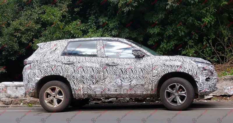 tata-harrier-petrol-automatic-spied.jpg