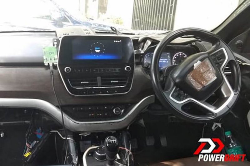 1_578_872_0_70_http___cdni.autocarindia.com_ExtraImages_20181122054237_tata-harrier-interior-spi.jpg