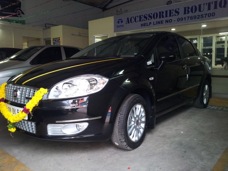 black fiat linea1.jpg