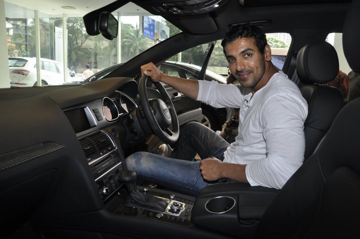 audi-q7-john-abraham-2.jpg