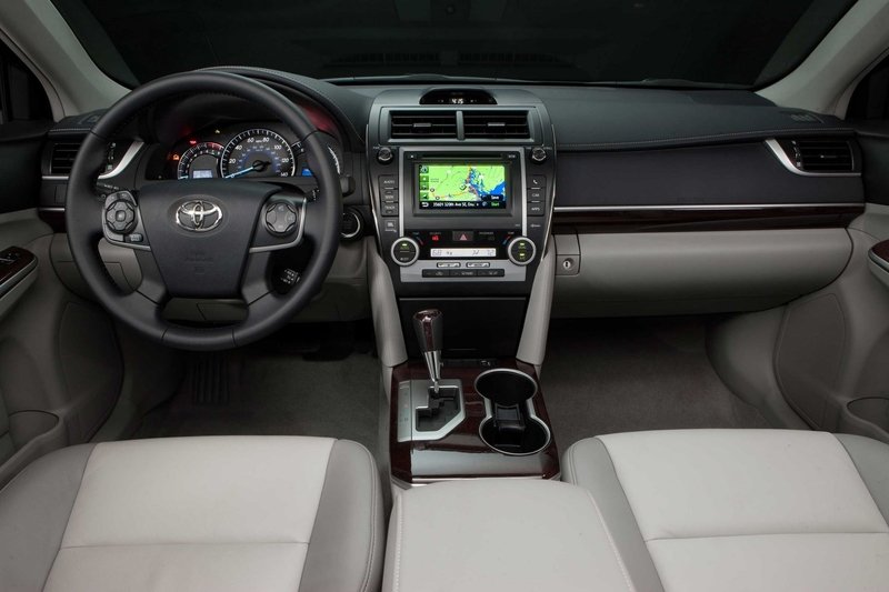 2012toyotacamryxle16.jpg