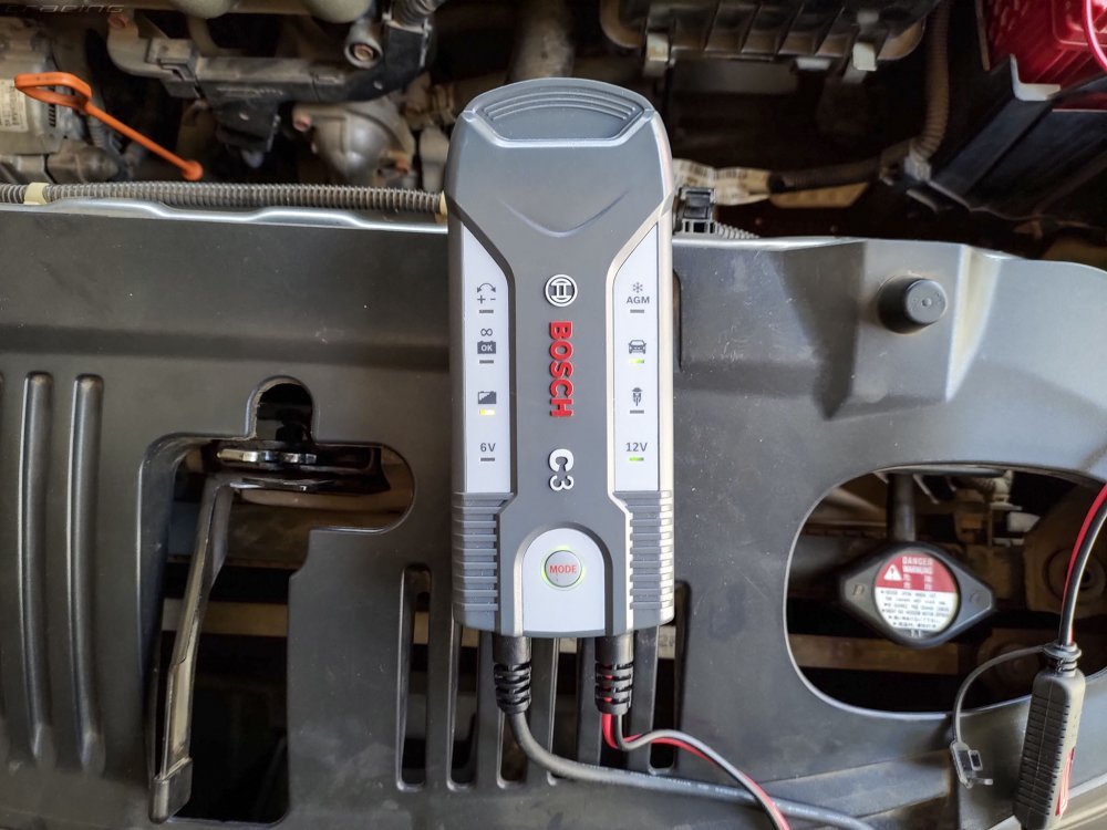 Car battery charger BOSCH C3