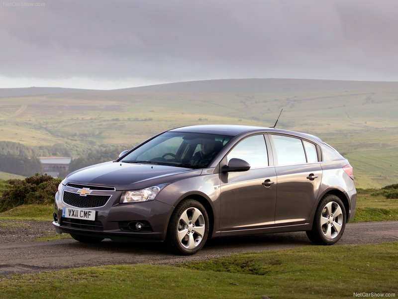 Chevrolet-Cruze_Hatchback_2012_800x600_wallpaper_08.jpg