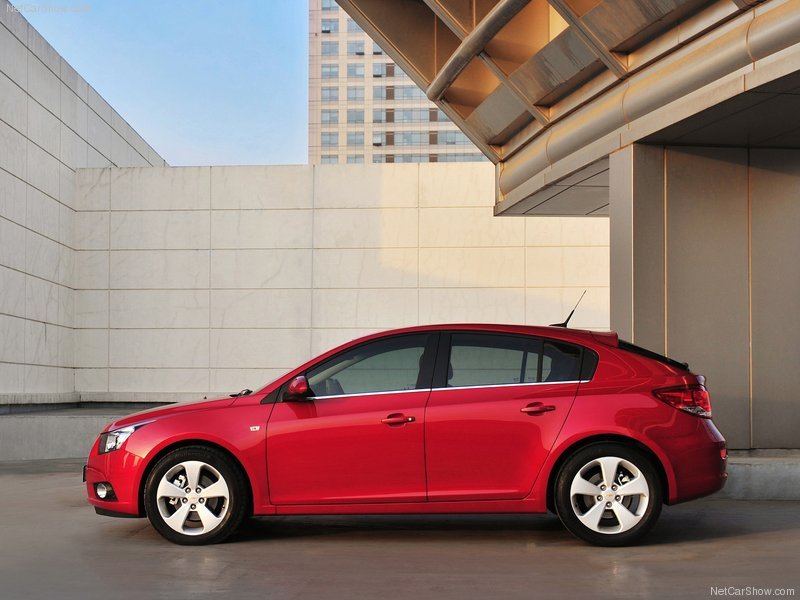 Chevrolet-Cruze_Hatchback_2012_800x600_wallpaper_19.jpg