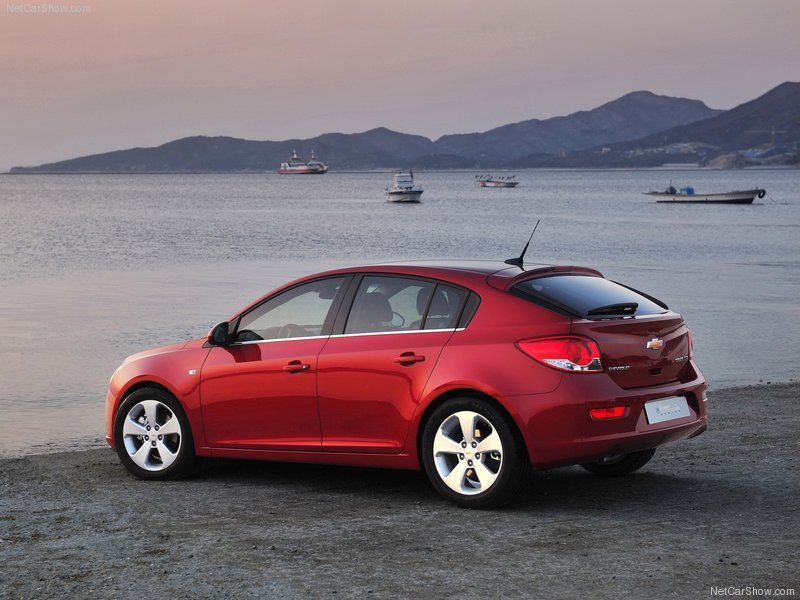 Chevrolet-Cruze_Hatchback_2012_800x600_wallpaper_24.jpg