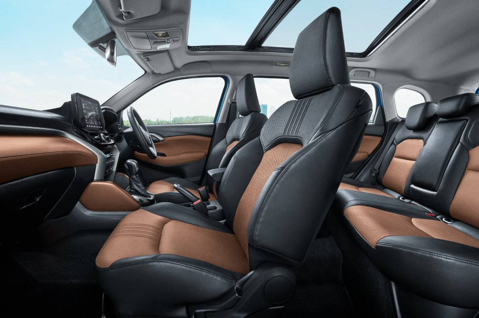 Toyota-Hyryder-Front-Seats.jpg