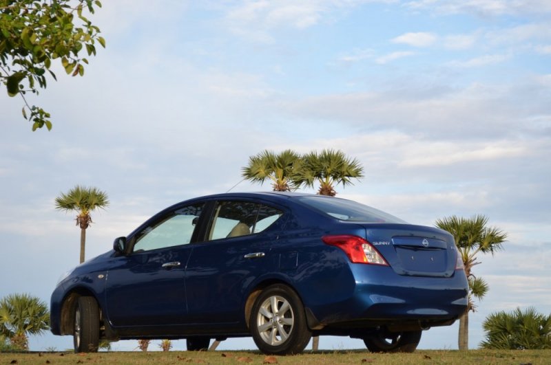 Nissan Sunny Rear Nature.jpg