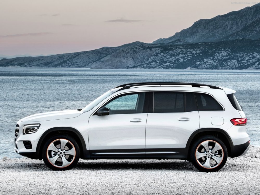 Mercedes-Benz-GLB-Side.jpg