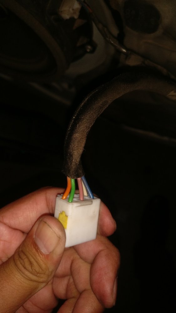 8. Power Window switch connector.jpg