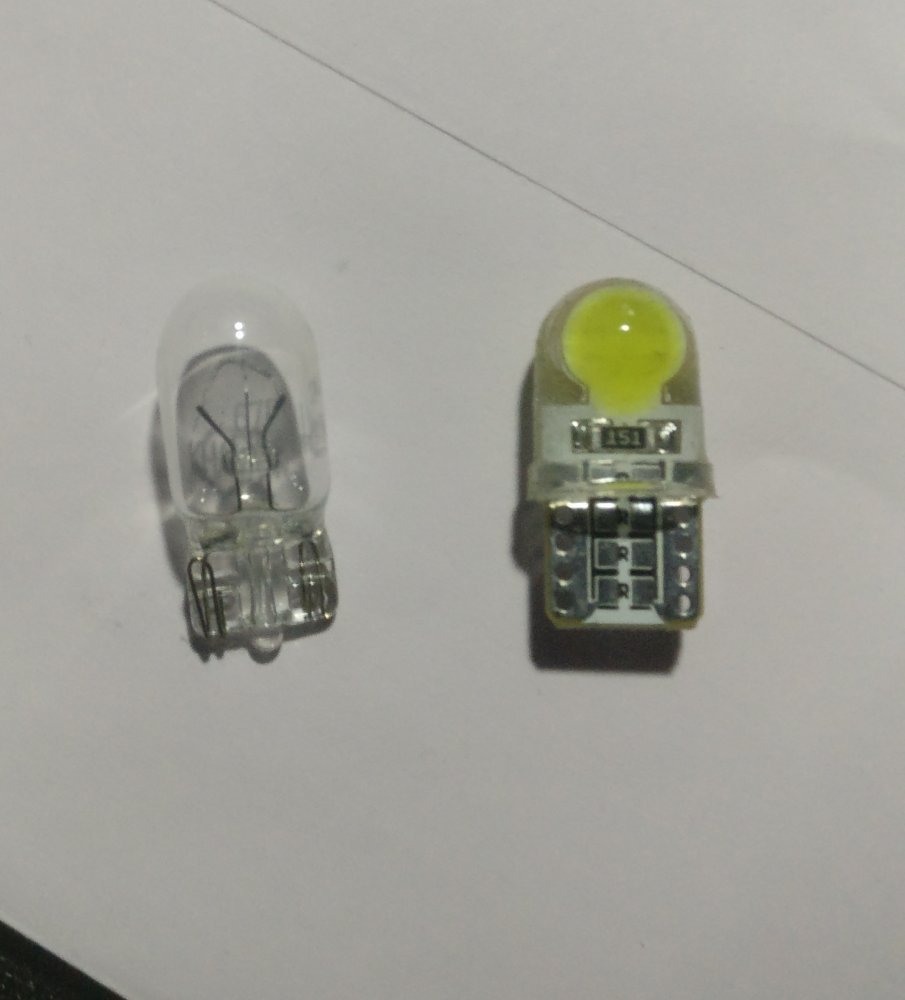 10. OE T10 vs T10 LED.jpg