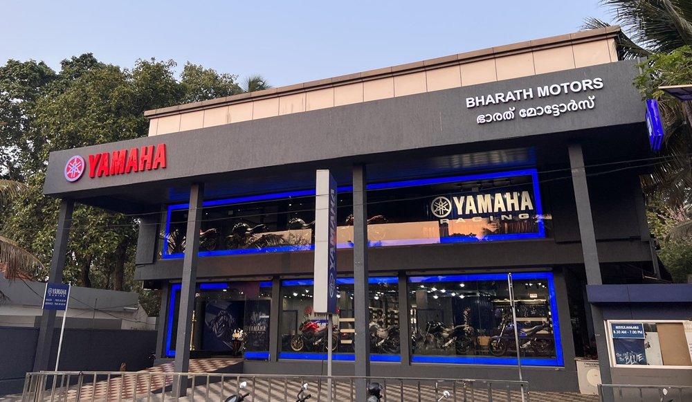 Yamaha-Blue-Sqaure-1.jpeg