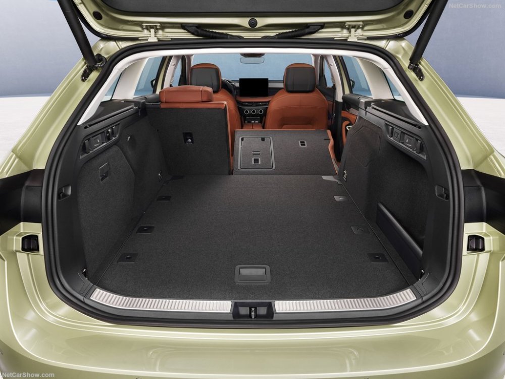 Skoda-Superb-Combi-2023-Boot.jpg