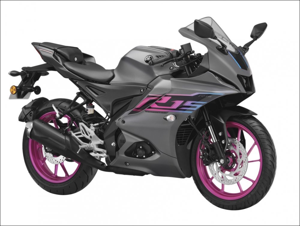 R15 V4 Vivid Magenta Metallic.jpg