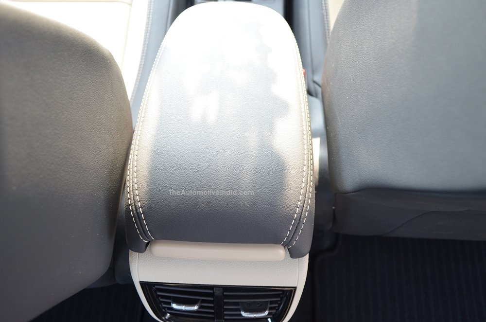 Skoda-Slavia-Front-Center-Armrest.JPG