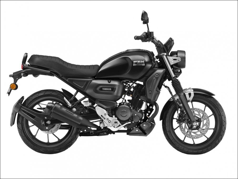 Yamaha FZ-X Metallic Black Color.jpg