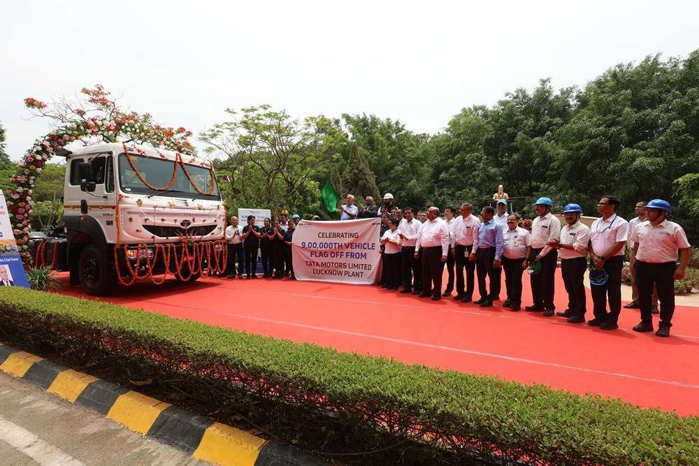 Tata Motors celebrates 9,00,000th vehicle rollout from its Lucknow facility.jpg