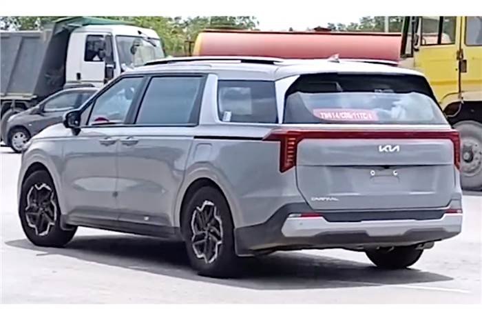 Kia Carnival 2024 Rear.jpeg