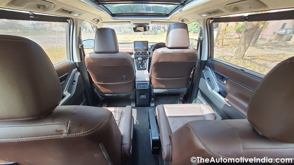 Toyota-Innova-Hycross-Cabin-Space.jpg