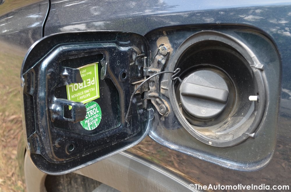 Toyota-Innova-Hycross-Fuelcap.JPG