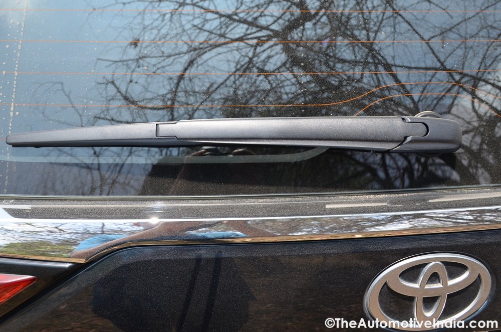 Toyota-Innova-Hycross-Rear-Wiper.JPG