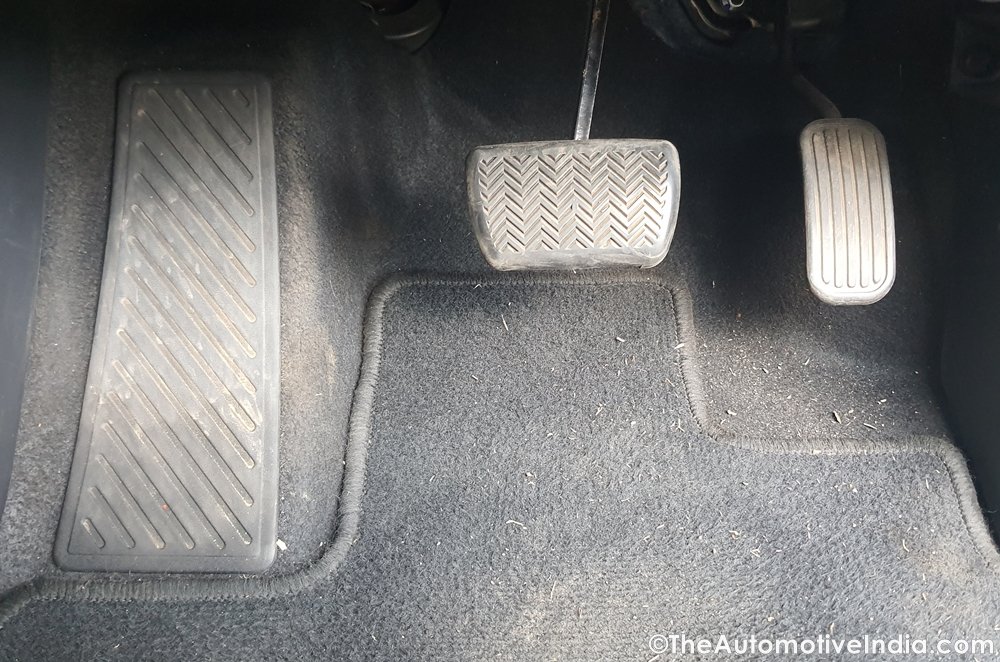 Toyota-Innova-Hycross-Pedals.jpg