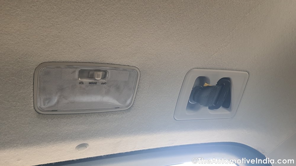 Toyota-Innova-Hycross-Last-Row-Lamp.jpg