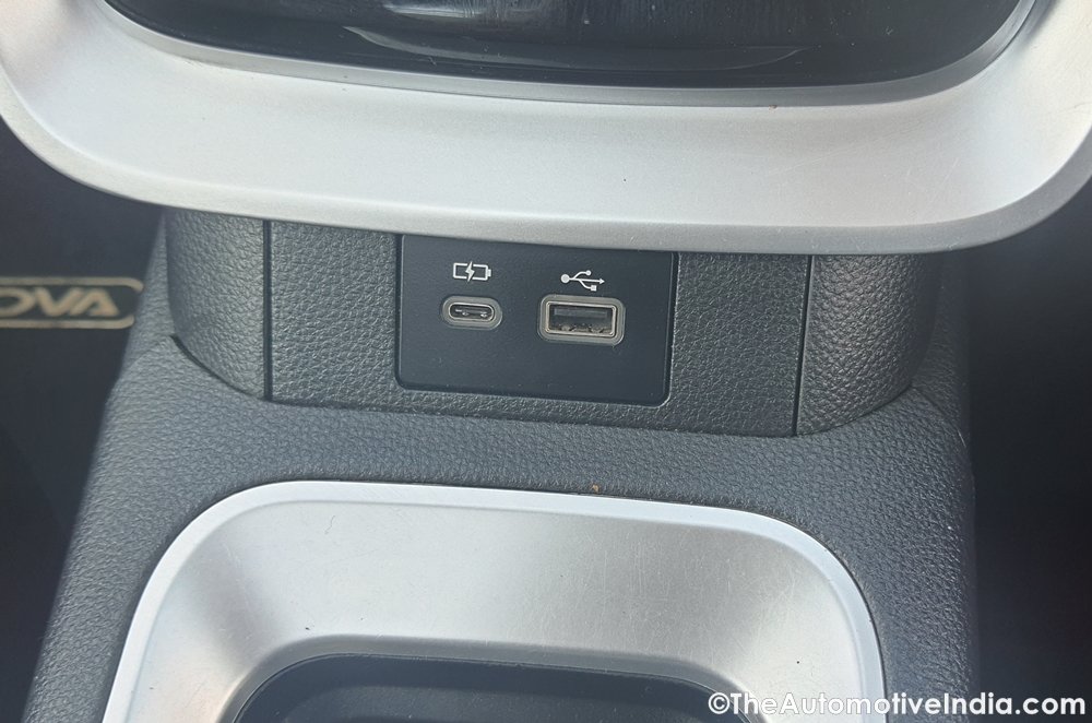 Toyota-Innova-Hycross-USB-Ports.jpg