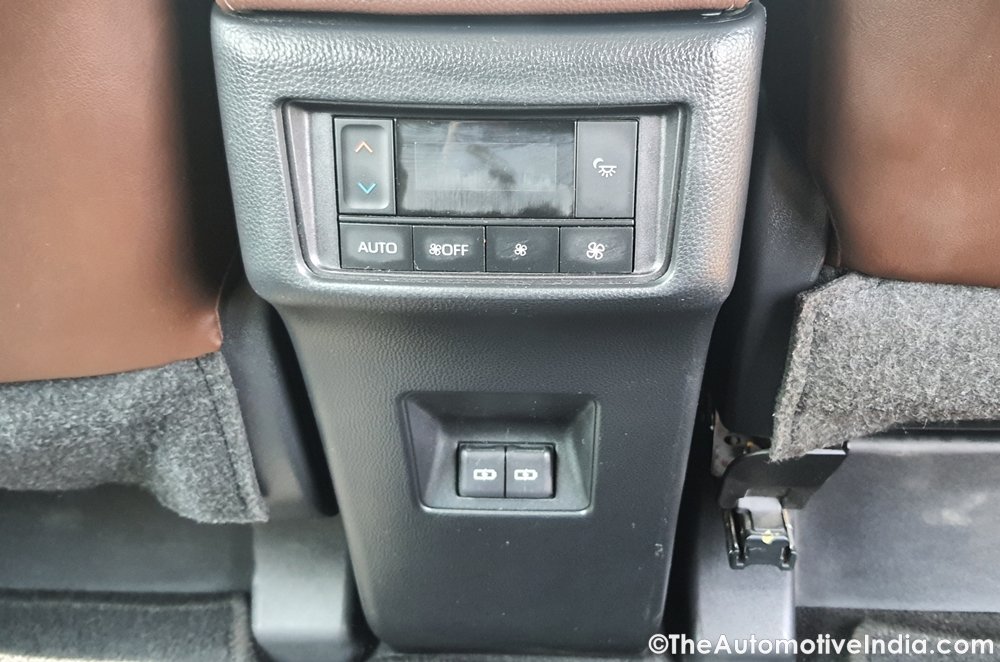 Toyota-Innova-Hycross-Rear-AC-Controls.jpg