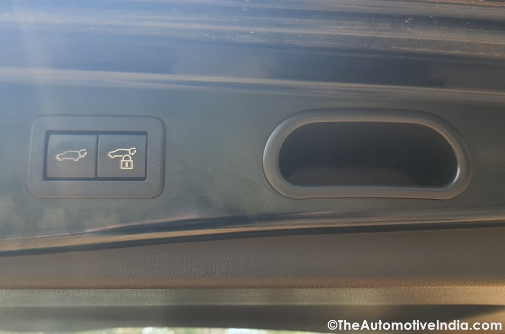 Toyota-Innova-Hycross-Boot-Close-Button.jpg