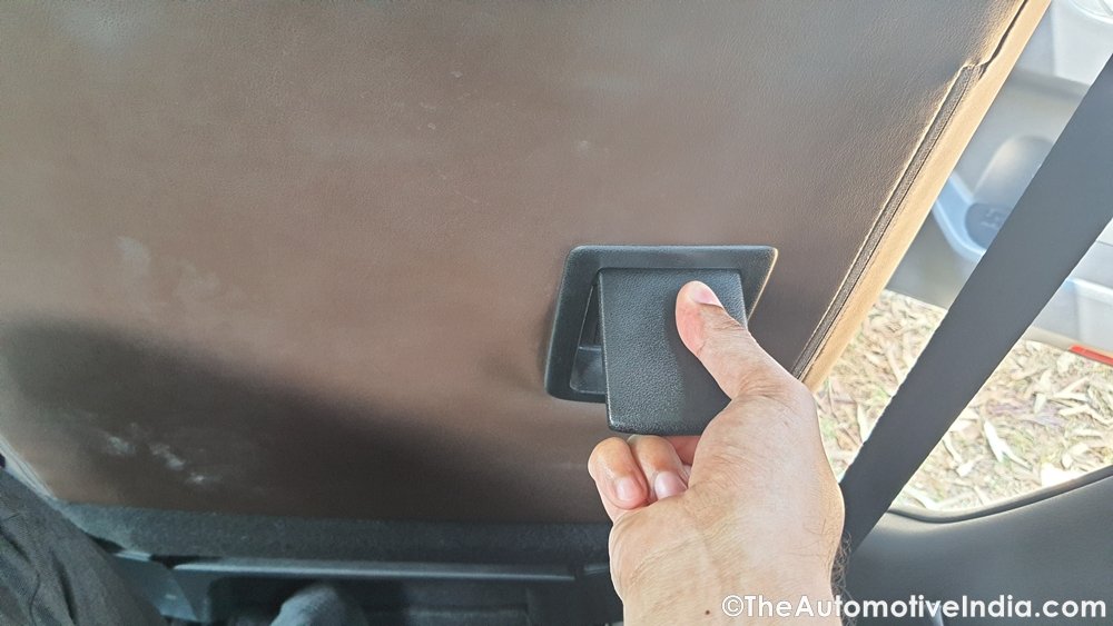 Toyota-Innova-Hycross-Captain-Seat-Lever.jpg