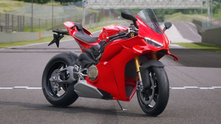 2025-Ducati-Panigale-V4-front.jpg