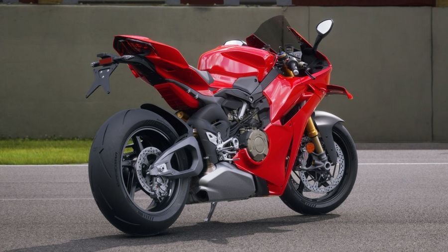 2025-Ducati-Panigale-V4-back.jpg