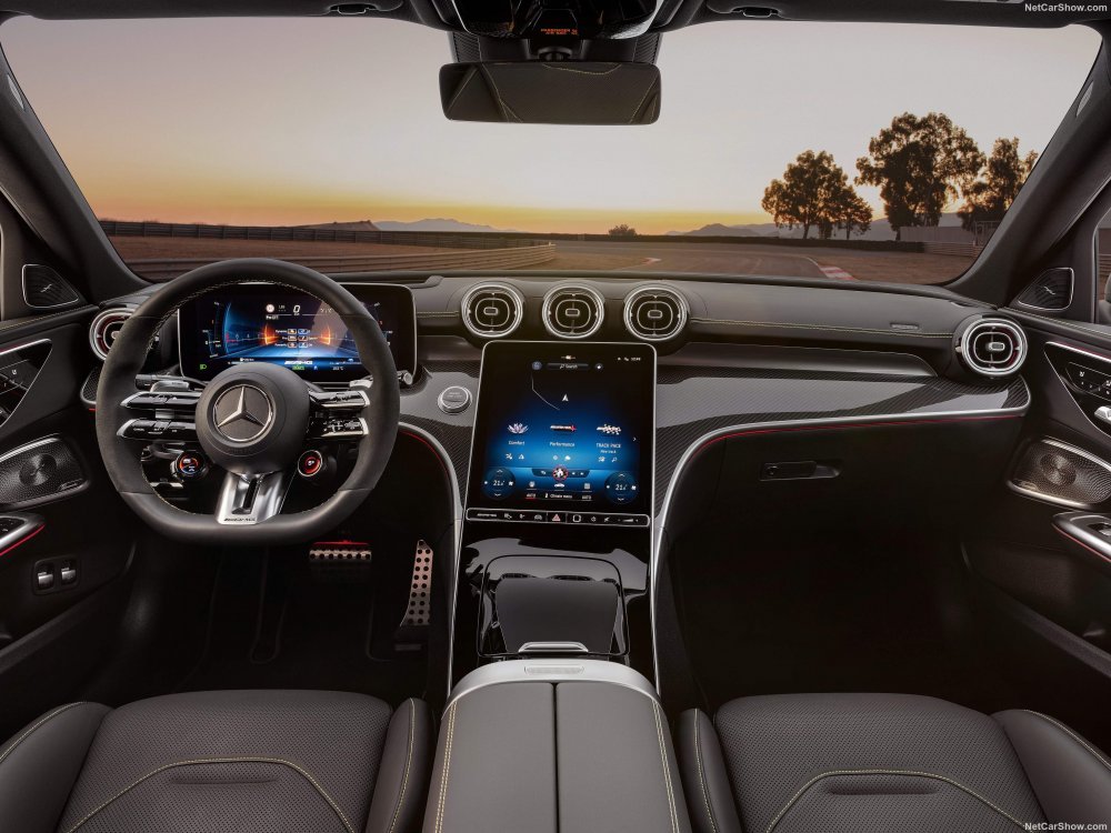 Mercedes-AMG-C63-S-E-Performance-Interiors.jpg