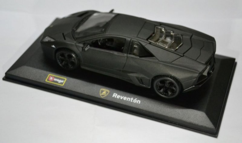 Lamborgini-Reventon-03.jpg