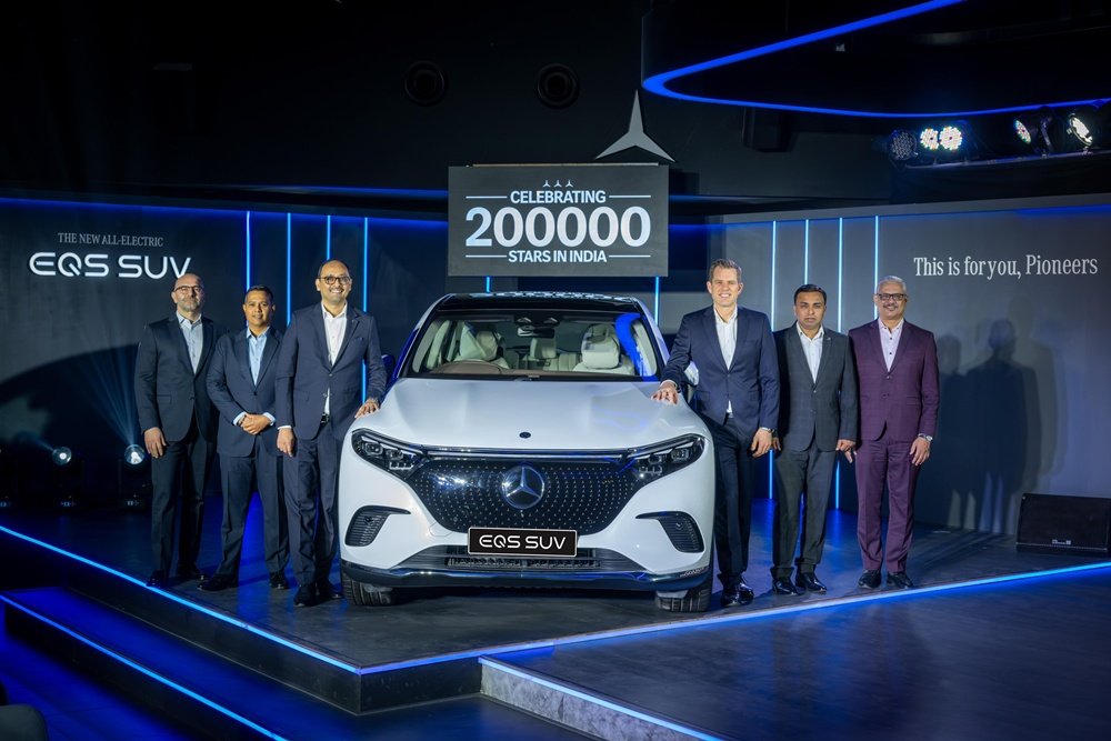 Mercedes-Benz-2-Lakh-Sales.jpeg