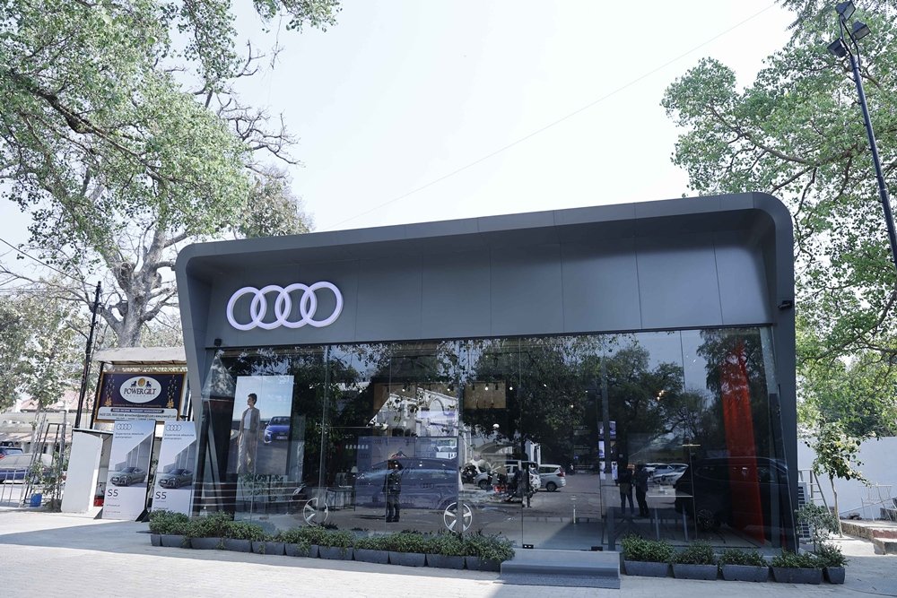 Audi Kanpur pop-up store.jpg