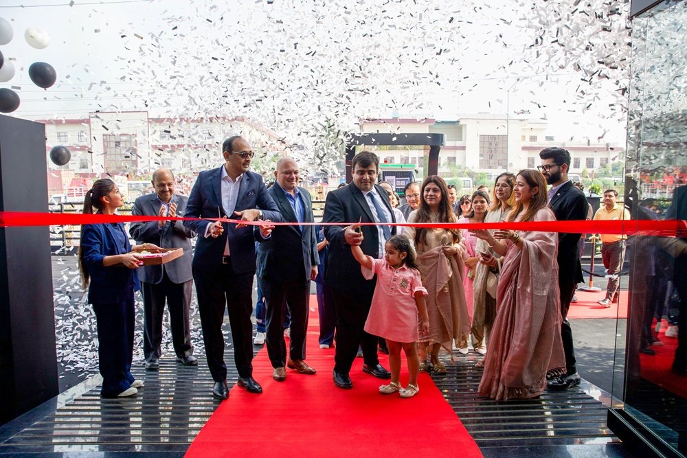 Mercedes-Benz Dealer Agra.jpg
