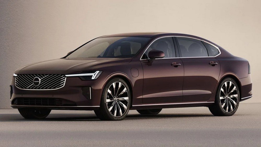 2026 Volvo S90 plug-in hybrid - front 3_4_bx9t0d.jpg