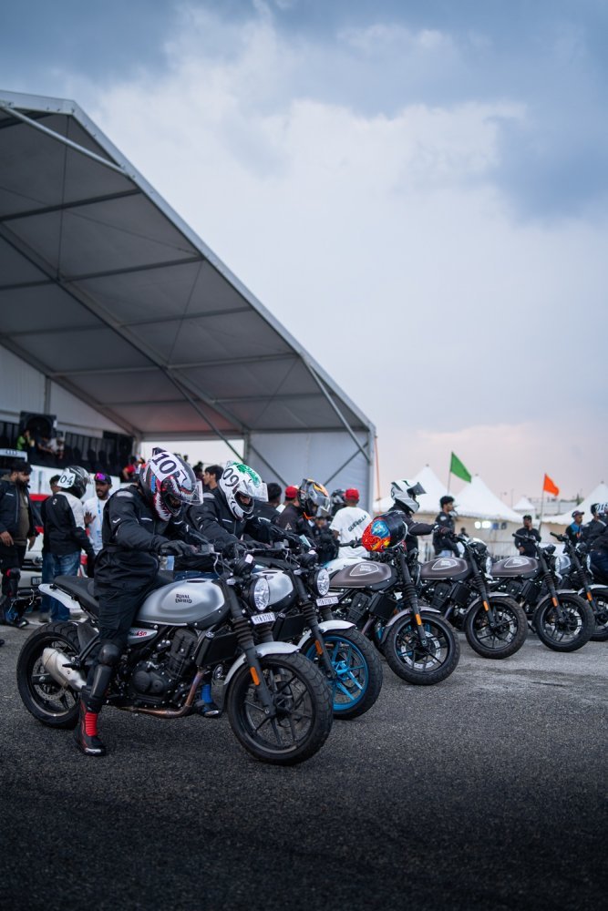 Royal Enfield Guerrilla 450 Vroom Drag Meet Hosiur.jpg