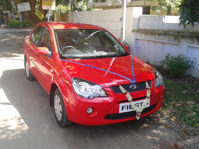 Red Ford Fiesta Diesel.jpg